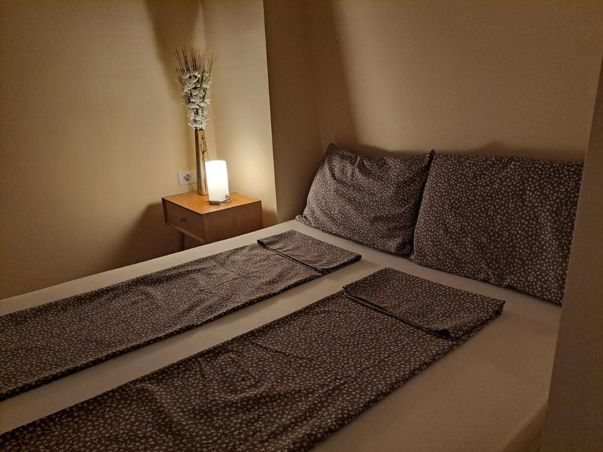 Bright Top Floor Apartment With Free Parking Skopje Extérieur photo