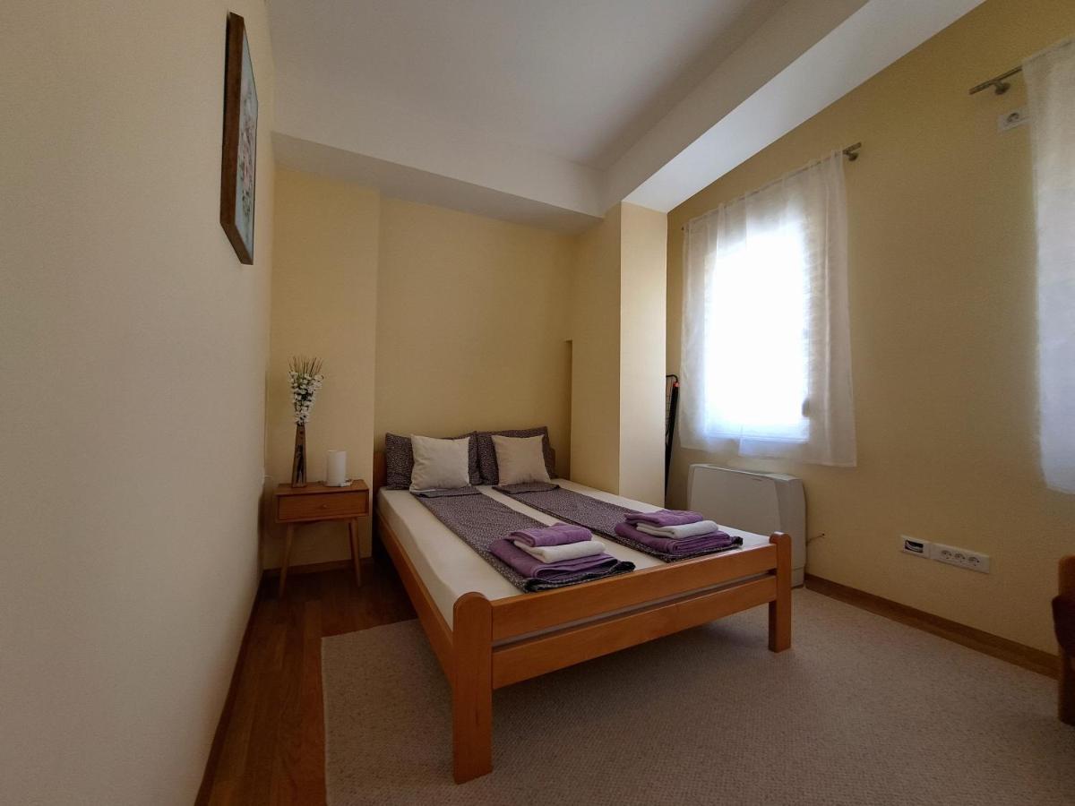 Bright Top Floor Apartment With Free Parking Skopje Extérieur photo