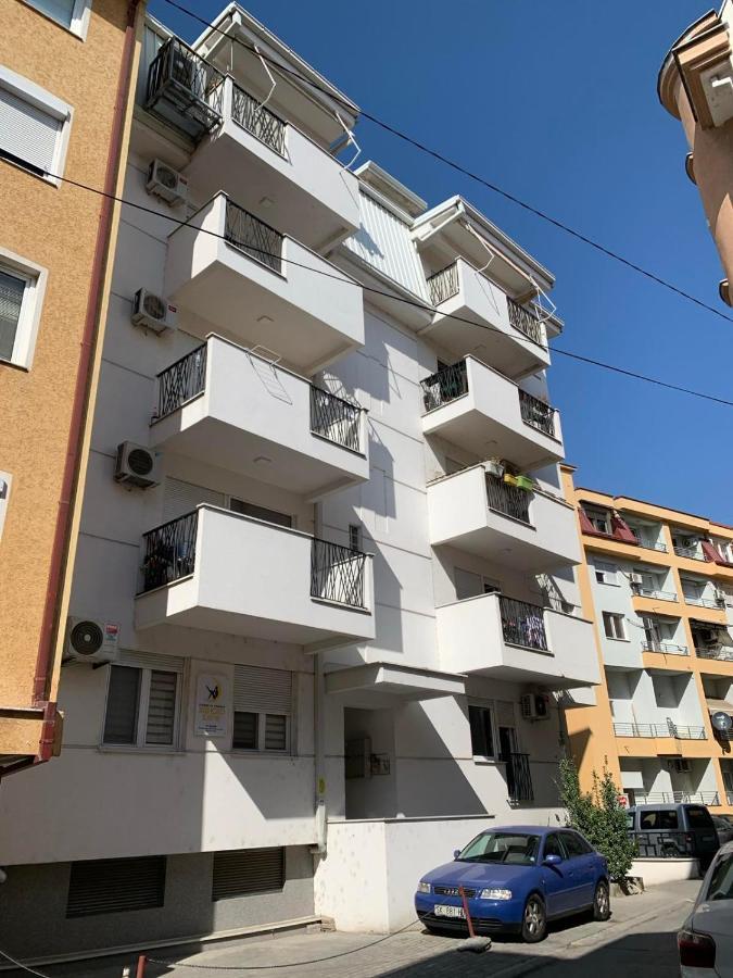 Bright Top Floor Apartment With Free Parking Skopje Extérieur photo