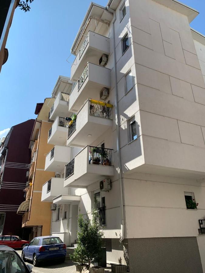 Bright Top Floor Apartment With Free Parking Skopje Extérieur photo