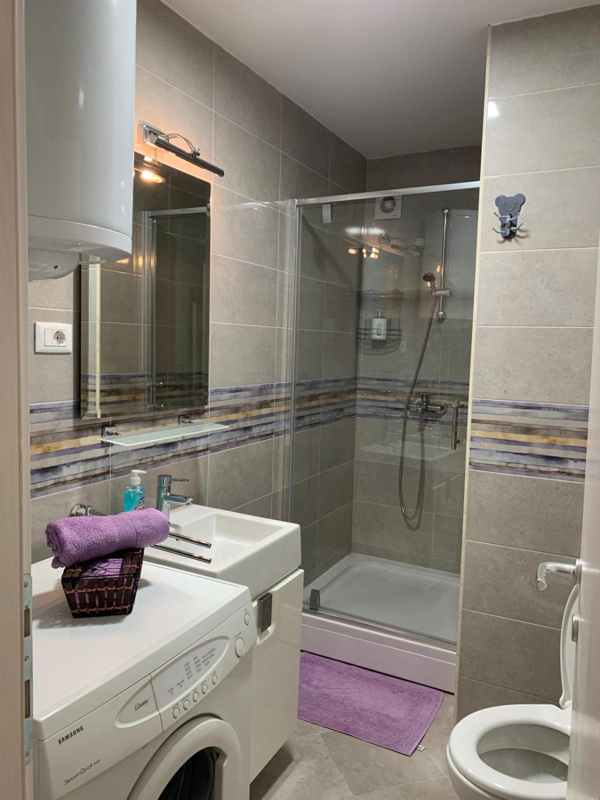 Bright Top Floor Apartment With Free Parking Skopje Extérieur photo
