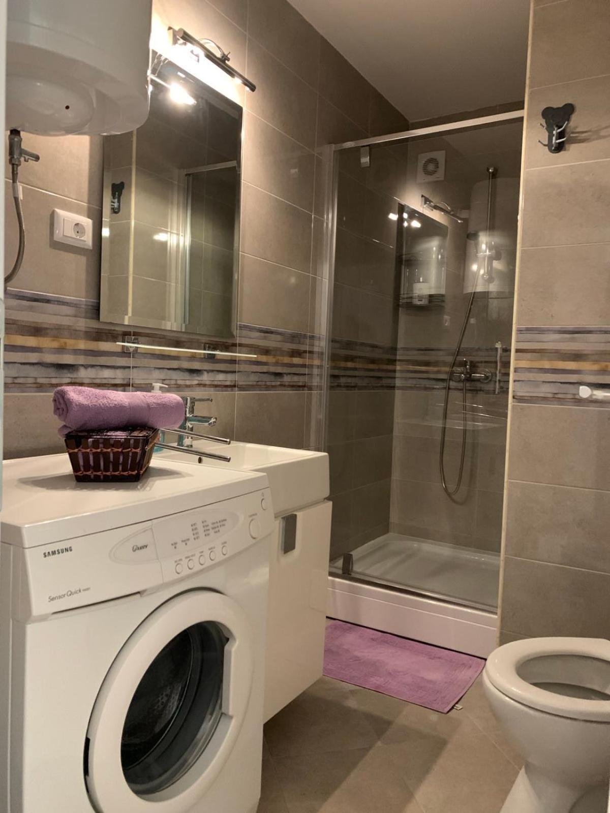 Bright Top Floor Apartment With Free Parking Skopje Extérieur photo